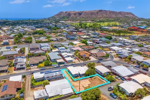 733 Luakaha St #A, Honolulu, HI 96816