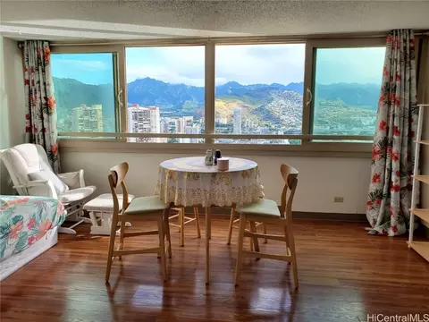 445 Seaside Ave #4202, Honolulu, HI 96815