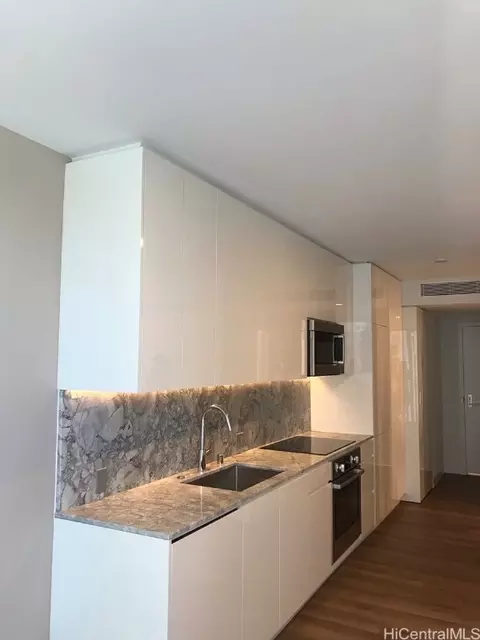 987 Queen St #2808, Honolulu, HI 96814