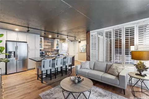 2415 Ala Wai Blvd #1504, Honolulu, HI 96815