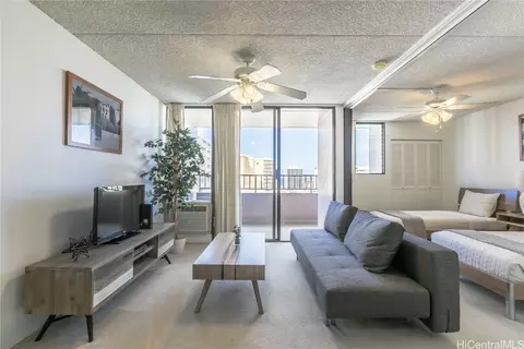 2240 Kuhio Ave #1811, Honolulu, HI 96815