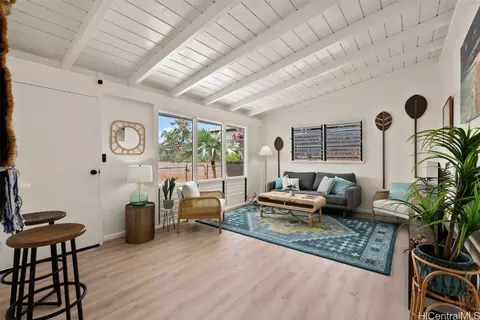 1995 Hoolaulea St, Pearl City, HI 96782