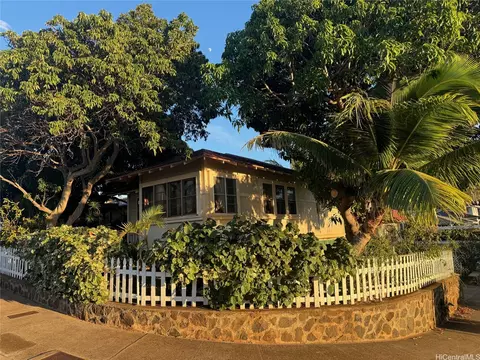 3554 Trousseau St, Honolulu, HI 96815