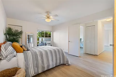 594 Mananai Pl #21A, Honolulu, HI 96818