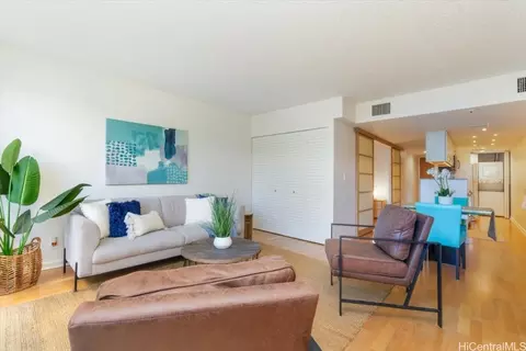 217 Prospect St #M12, Honolulu, HI 96813