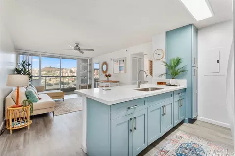 1450 Young St #808, Honolulu, HI 96814