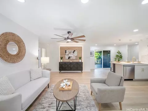 2828 Lowrey Ave #A, Honolulu, HI 96822