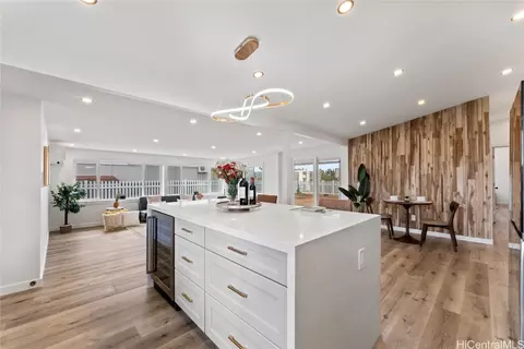 98-858 Kaamilo St, Aiea, HI 96701