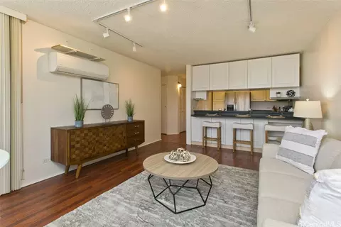 2752 Kaaha St #407, Honolulu, HI 96826