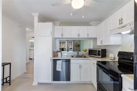 94-620 Lumiaina St #L202, Waipahu, HI 96797