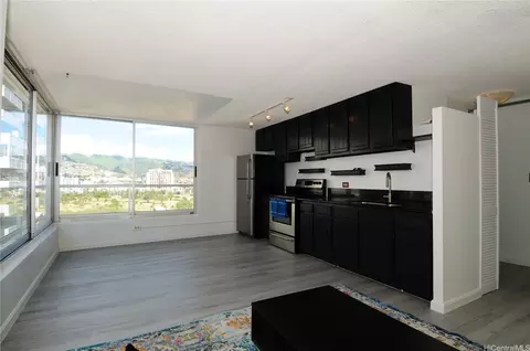 2421 Tusitala St #1402, Honolulu, HI 96815