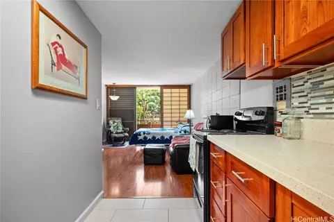 1700 Makiki St #222, Honolulu, HI 96822
