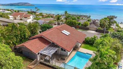 1758 Laukahi St, Honolulu, HI 96821