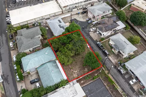 99-82 Ieie Pl, Aiea, HI 96701