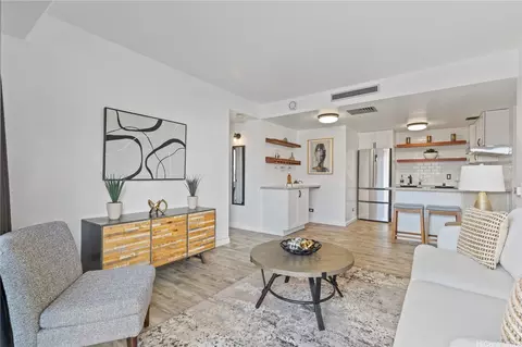 225 Queen St #8B, Honolulu, HI 96813