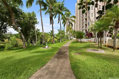 1080 Ala Napunani St #403, Honolulu, HI 96818
