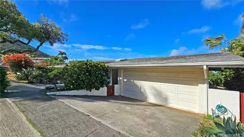 104 Waialeale St, Honolulu, HI 96825