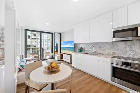 987 Queen St #1508, Honolulu, HI 96814