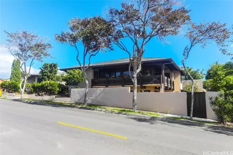 1472 Ala Naupaka St, Honolulu, HI 96818