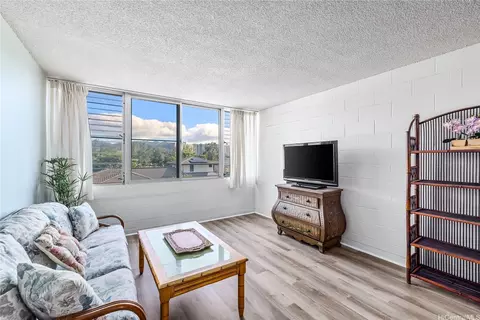 5122 Likini St #302, Honolulu, HI 96818