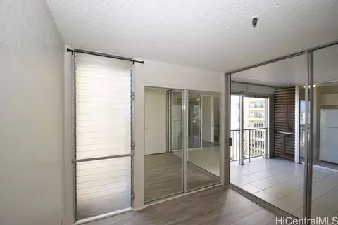 1226 Alexander St #802, Honolulu, HI 96826