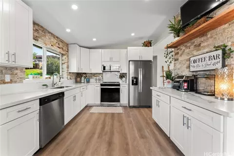 1545 Ala Mahamoe St, Honolulu, HI 96819