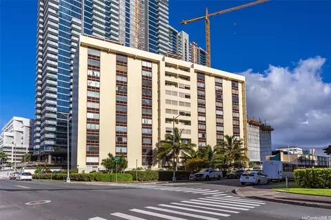 910 Ahana St #401, Honolulu, HI 96814