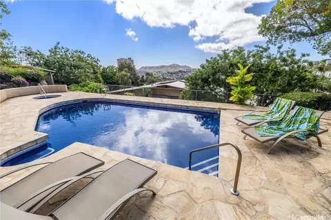 1437 Hoakoa Pl #10, Honolulu, HI 96821