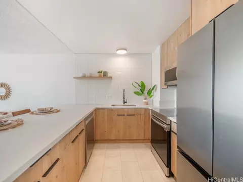 1255 Nuuanu Ave #E2002, Honolulu, HI 96817