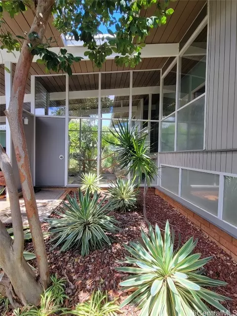 99-1059 Lauole St, Aiea, HI 96701