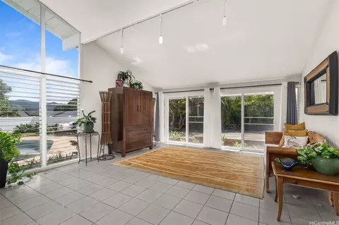 251 Kalalau St, Honolulu, HI 96825