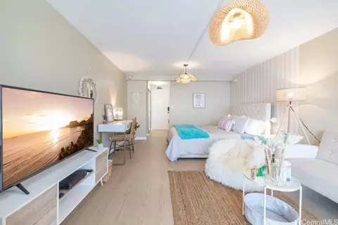 445 Seaside Ave #1414, Honolulu, HI 96815