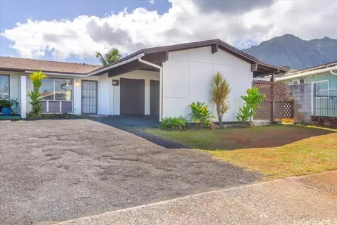 41-613 Inoaole St, Waimanalo, HI 96795