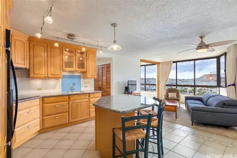 320 Liliuokalani Ave #2403, Honolulu, HI 96815
