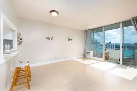 796 Isenberg St #9H, Honolulu, HI 96826