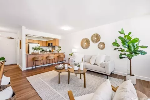 2752 Kaaha St #209, Honolulu, HI 96826