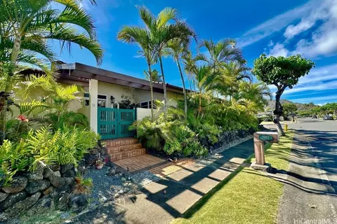 7853 Makaaoa Pl, Honolulu, HI 96825