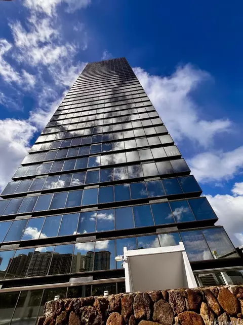 1750 Kalakaua Ave #705, Honolulu, HI 96826