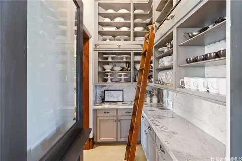 4823 Kahala Ave, Honolulu, HI 96816