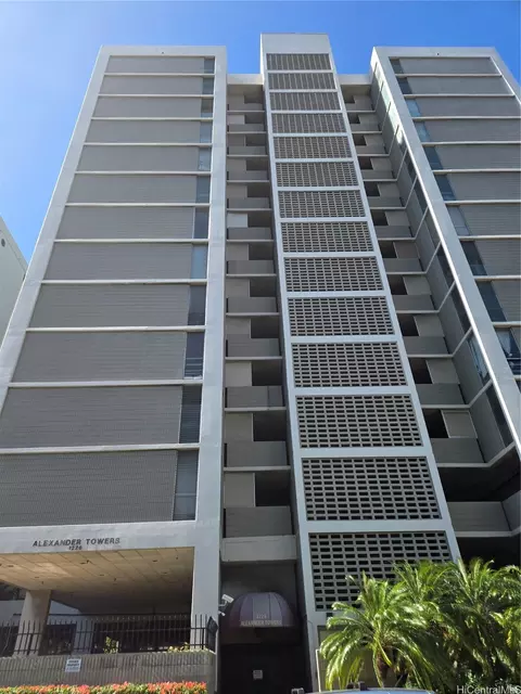 1226 Alexander St #901, Honolulu, HI 96826