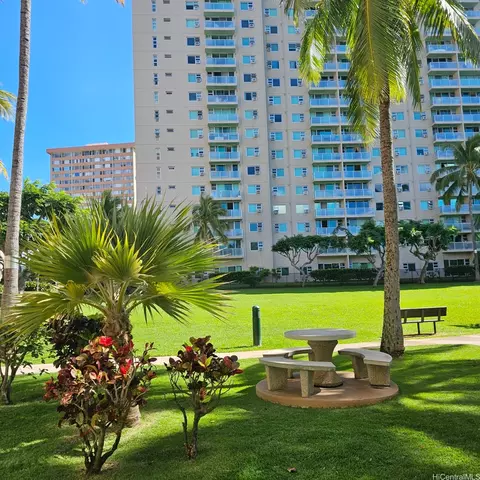 3009 Ala Makahala Pl #808, Honolulu, HI 96818
