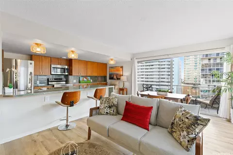 240 Makee Rd #8B, Honolulu, HI 96815