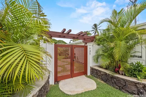 121 Kaha St, Kailua, HI 96734