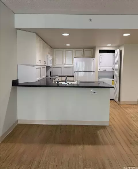 1314 Kalakaua Ave #407, Honolulu, HI 96826