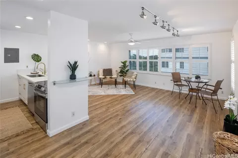 46-269 Kahuhipa St #D212, Kaneohe, HI 96744