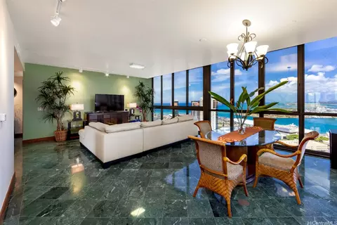 600 Queen St #4302, Honolulu, HI 96813