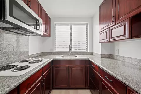 1555 Pohaku St #B302, Honolulu, HI 96817