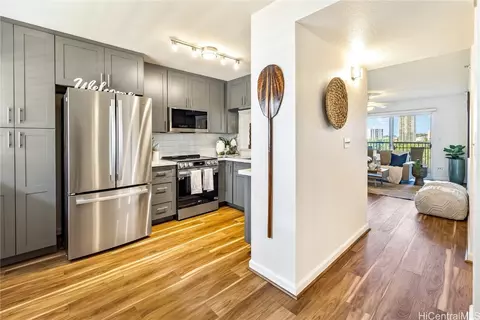 3075 Ala Poha Pl #806, Honolulu, HI 96818