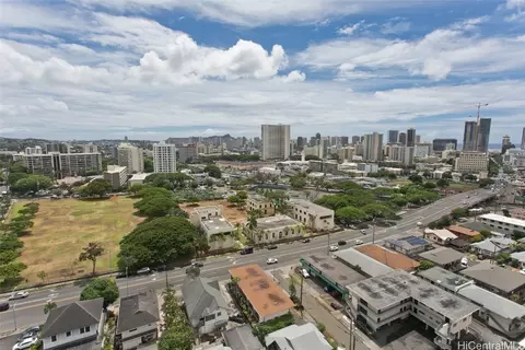 1325 Wilder Ave #20, Honolulu, HI 96822
