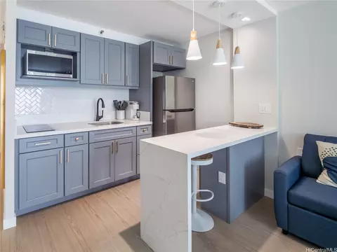 364 Seaside Ave #403, Honolulu, HI 96815